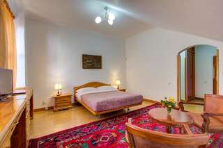 Отели типа «постель и завтрак» ABK Boutique Hotel Бишкек Двухместный номер с 1 кроватью и собственной ванной комнатой-2