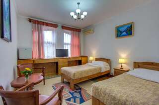 Отели типа «постель и завтрак» ABK Boutique Hotel Бишкек Двухместный номер с 2 отдельными кроватями и ванной комнатой-4